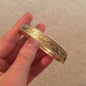 VINTAGE gold clasp bangle